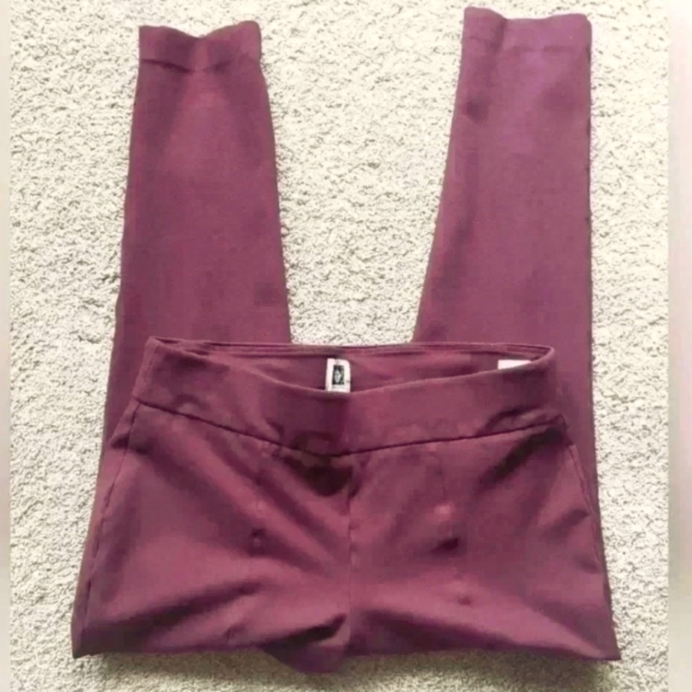 ANNE KLEIN Women's Stretchy Burgundy Pants. Size Medium